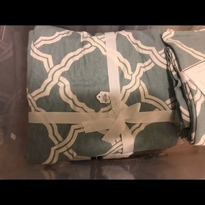 Pottery Barn King/Cal Duvet with 3 Euros